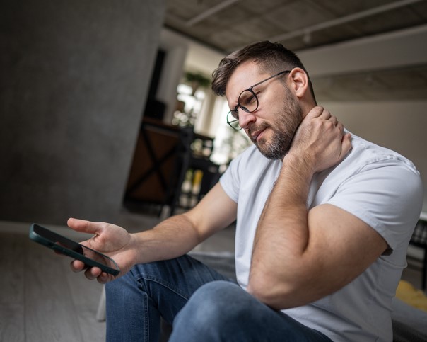 cervicale infiammata cosa fare e cosa non fare, i rimedi dalla voce di osteopata e personal trainer