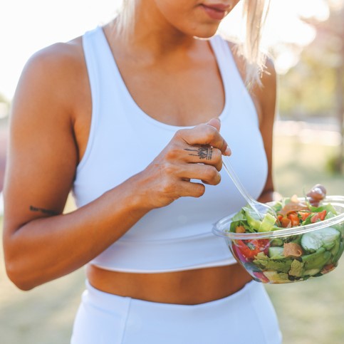 ecco cosa mangiare e quanto e quanta attività fisica fare per avere uno stile di vita sano secondo l'OMS