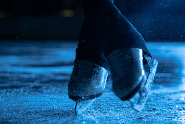 pattinaggio di figura cosa significa oltre all'eleganza e alla spettacolarità, importanza di forza equilibrio e quali esercizi fare per la preparazione fisica