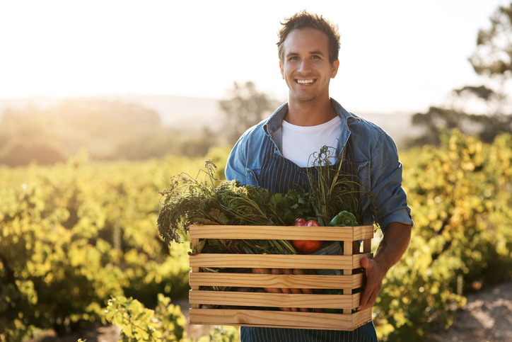 farmer walk un esercizio apparentemente facile ma che deve essere eseguito con attenzione a postura, tutti i consigli su carichi (manubri kettlebell e sandbag) da utilizzare
